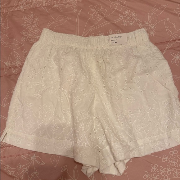 Abercrombie & Fitch Pants - Abercrombie & Fitch White Eyelet Women Shorts
